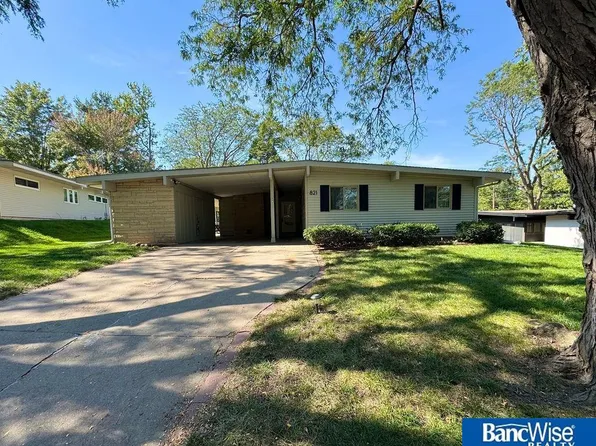 821 Mulder Dr, Lincoln, NE 68510