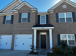 668 Red Oak Ln, Hinesville, GA 31313