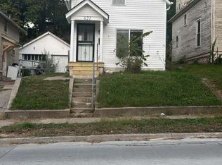 621 S 1st St, Council Bluffs, IA 51503