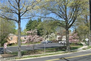 Community center with pools, tennis courts, 2 clubhouses, ba