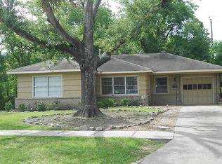 5101 Maple St, Bellaire, TX 77401