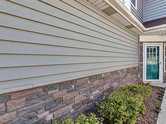 3rd image of 1300 Cranbrook Dr Unit 1300