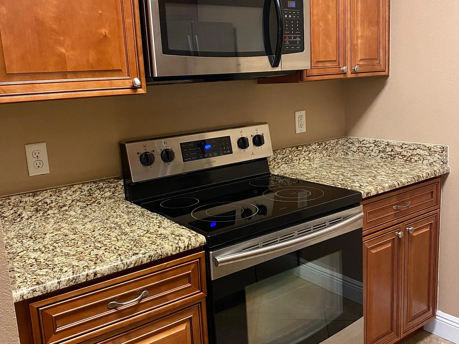 1 bed, 867 sqft, $1,775 — Photo 2