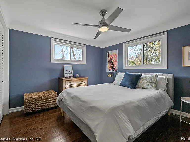 956 Northlawn Blvd — Photo 19