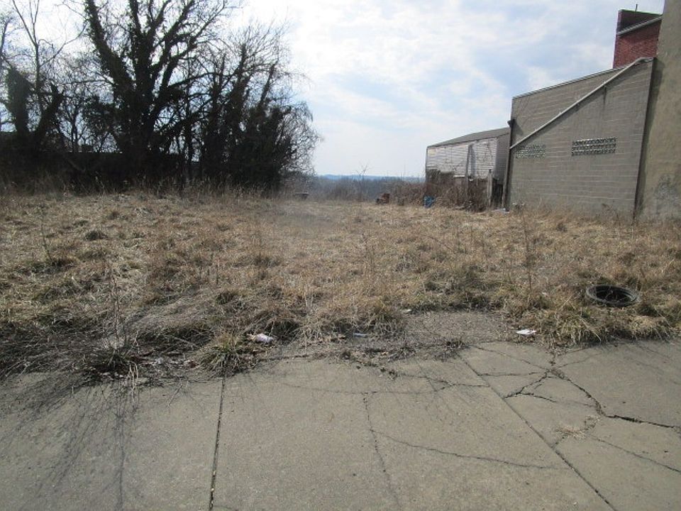 2nd image of 2412 Webster Ave