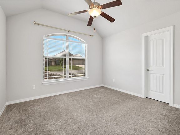 4th image of 1100 Tulip St