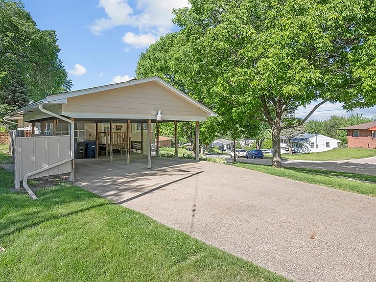 2515 Welbeck Rd — Photo 2