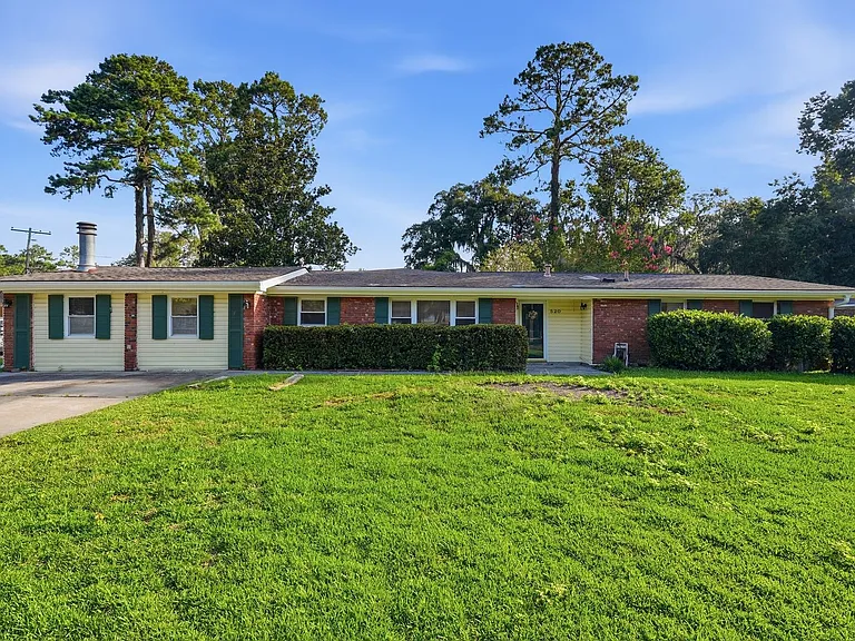 520 Windsor Rd — Photo 1