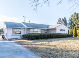 W200N9533 Woodside Ln, Menomonee Falls, WI 53051