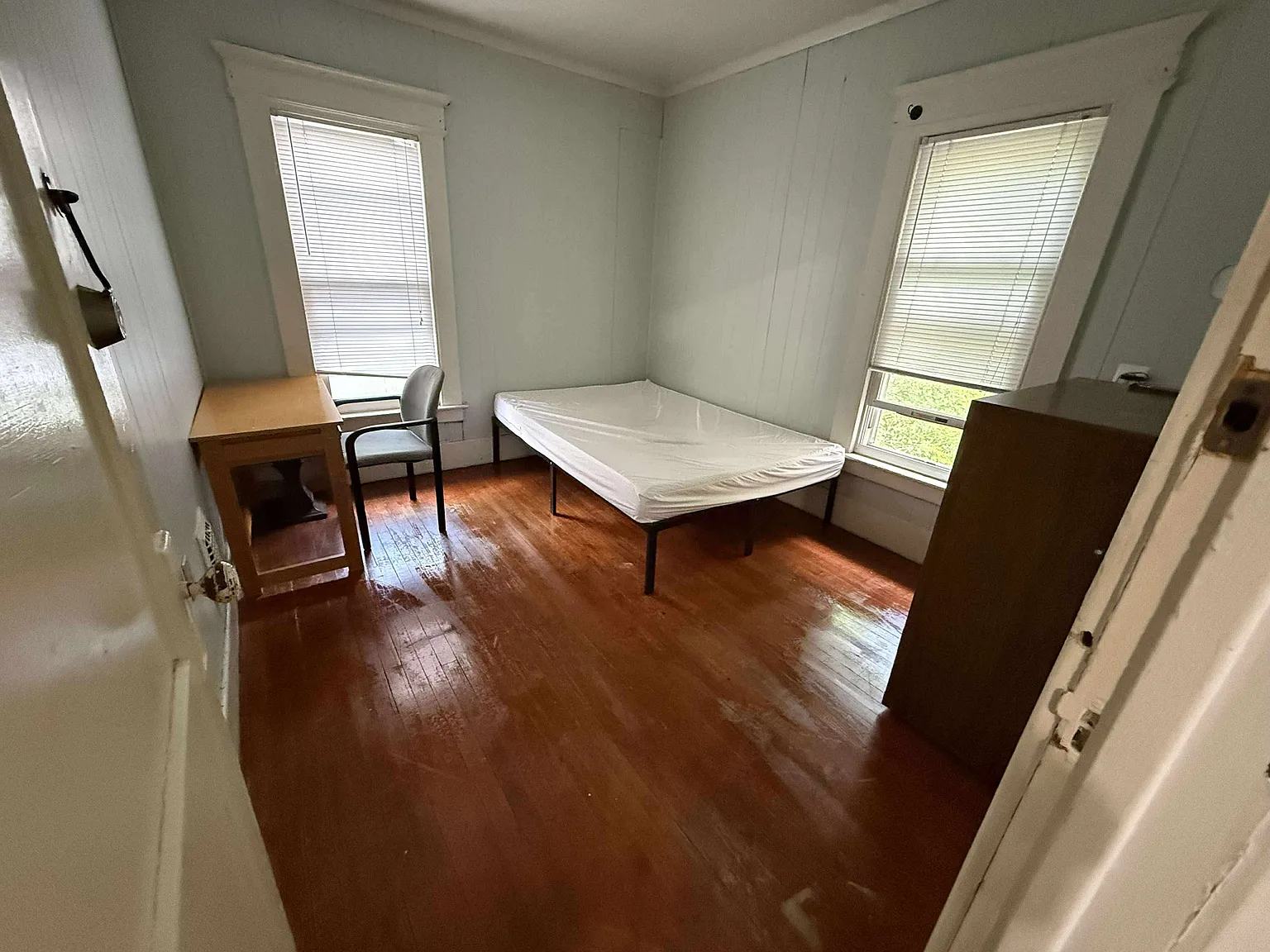 3 bed, 1000 sqft, $1,350 — Photo 3