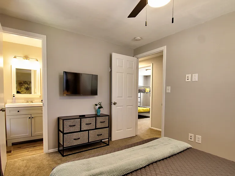 401 E Fort Worth St — Photo 6
