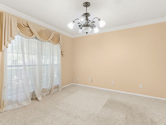 4th image of 225 HILLTOP DR