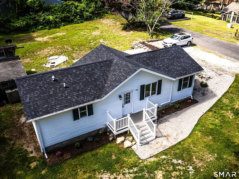 115 Shore Dr — Photo 4