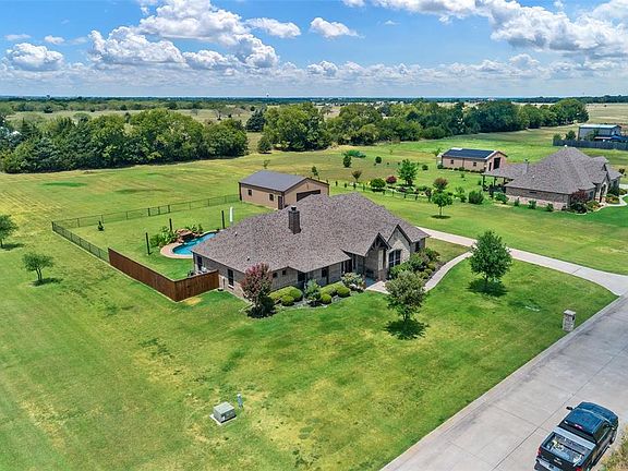 2nd image of 2615 Laurel Oaks