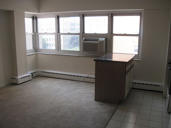 3rd image of 4920 N Marine Dr #618