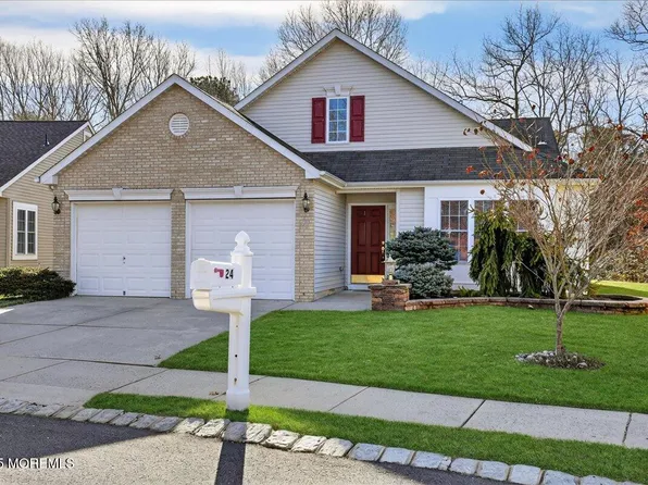 24 Shadow Creek Court, Jackson, NJ 08527