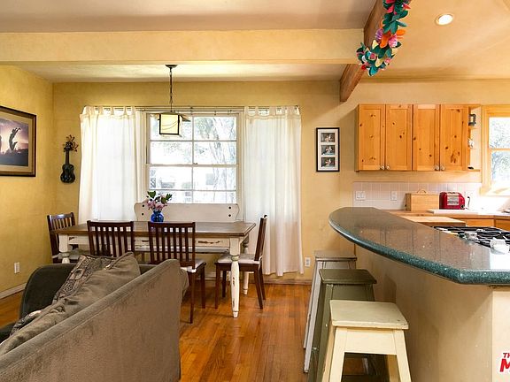3rd image of 3753 Ashwood Ave