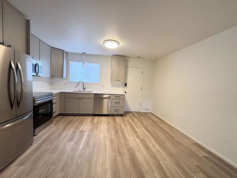 1583 E Stratford Ave #2 — Photo 3