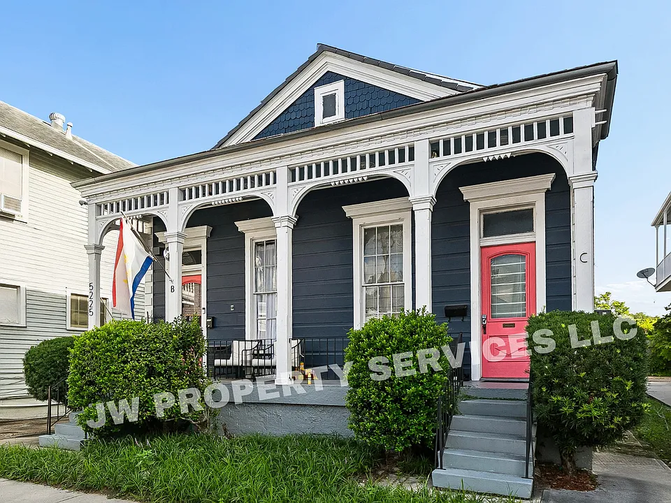 5225 Magazine St