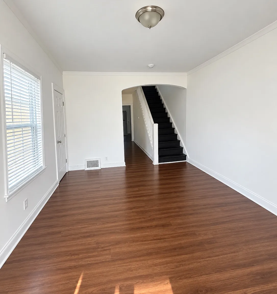 2 bed, 900 sqft, $1,200 — Photo 2