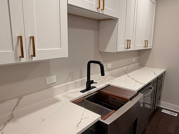 5th image of 3823 W Wabansia Ave