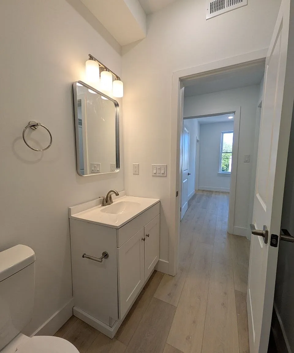 1 bed, $1,349 — Photo 3