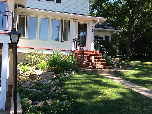 3rd image of 702 Park Dr