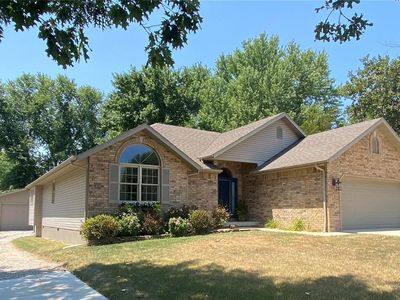 818 Rosewood Dr, Lebanon, MO, 65536