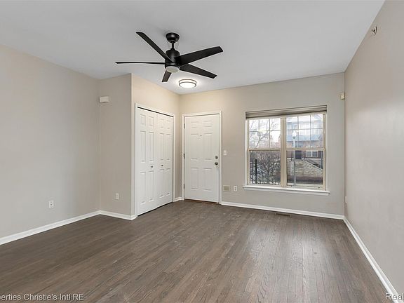 2nd image of 44 Adelaide St