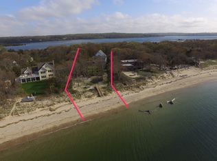 576 E Long Beach Rd, Saint James, NY 11780