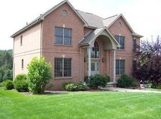 700 Lake Louise Ct, Gibsonia, PA