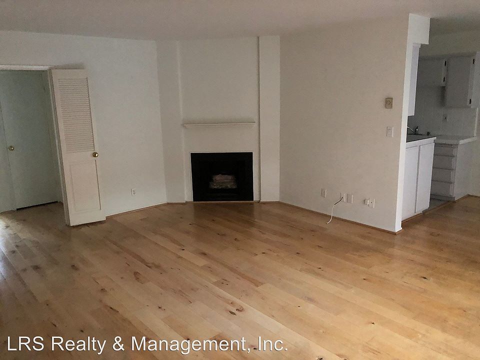1st image of 914 Lincoln Blvd APT 207