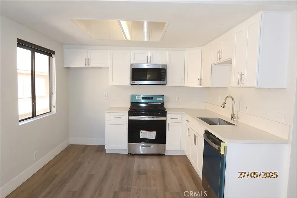 3 bed, 1223 sqft, $3,300 — Photo 3