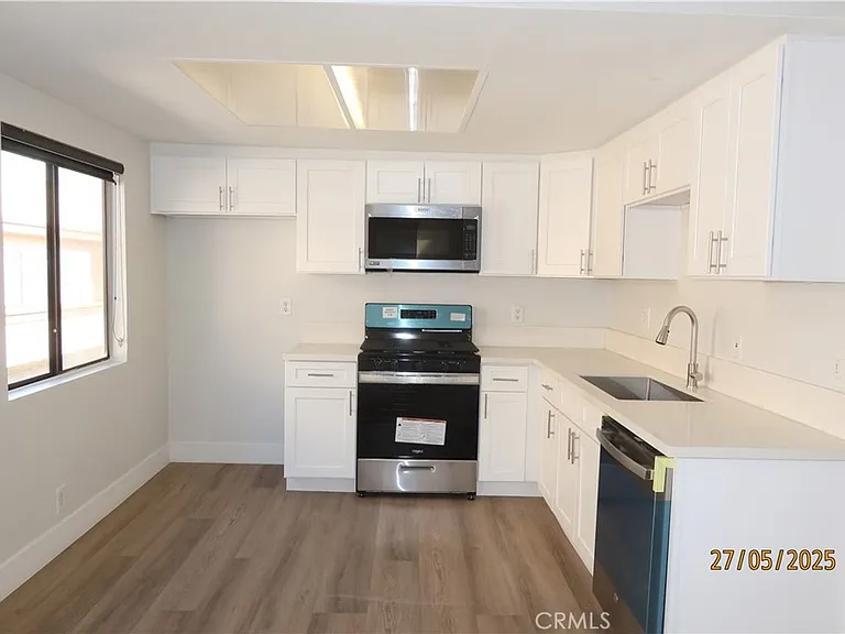 1064 S Garfield Ave — Photo 3