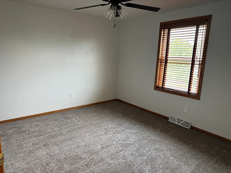 W186S8605 Douglas Dr — Photo 14