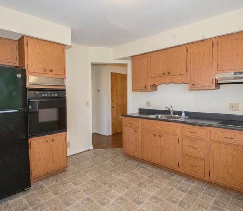 1st image of 2375 Van Leunen Dr #2