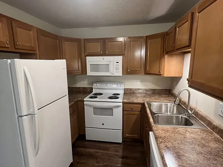 1152 State Highway 5 E — Photo 2