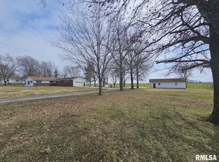 1382 W Stacey Rd, Richview, IL 62877