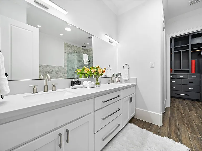 709 Reinicke St — Photo 43
