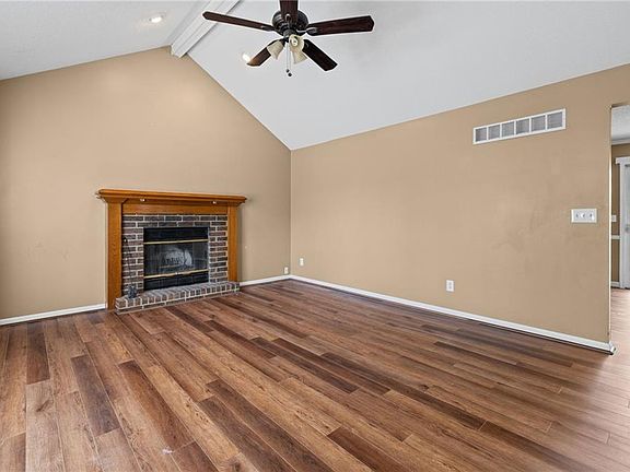 4th image of 920 NE 108th St