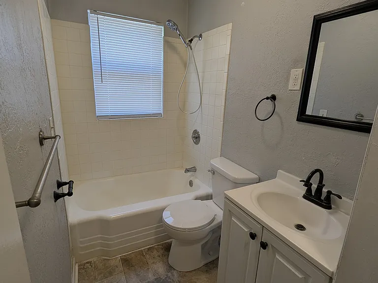 109 N Vermont St — Photo 9