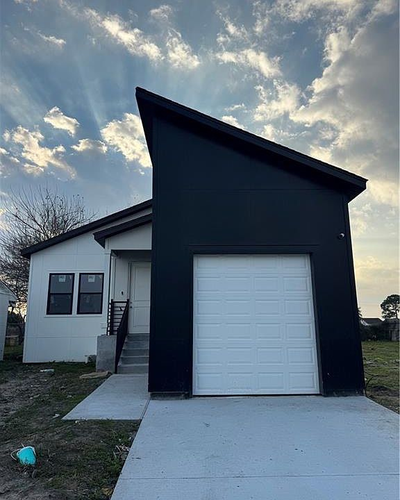 1st image of 7600 Avalon Way