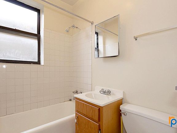 2nd image of 6128 S Woodlawn Ave APT 340