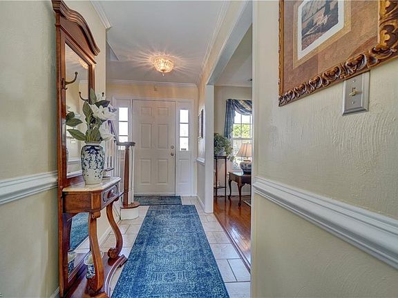 3rd image of 833 Kemp Meadow Dr