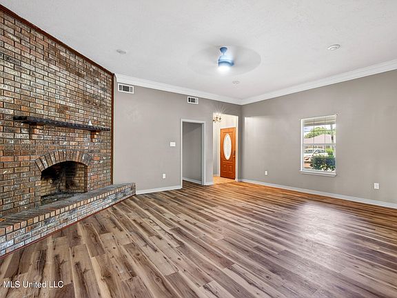 3rd image of 2621 Beach View Dr