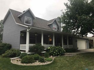 605 N Oak Ridge Rd, Brandon, SD 57005