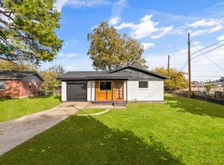 205 Skyway Dr, Euless, TX 76040