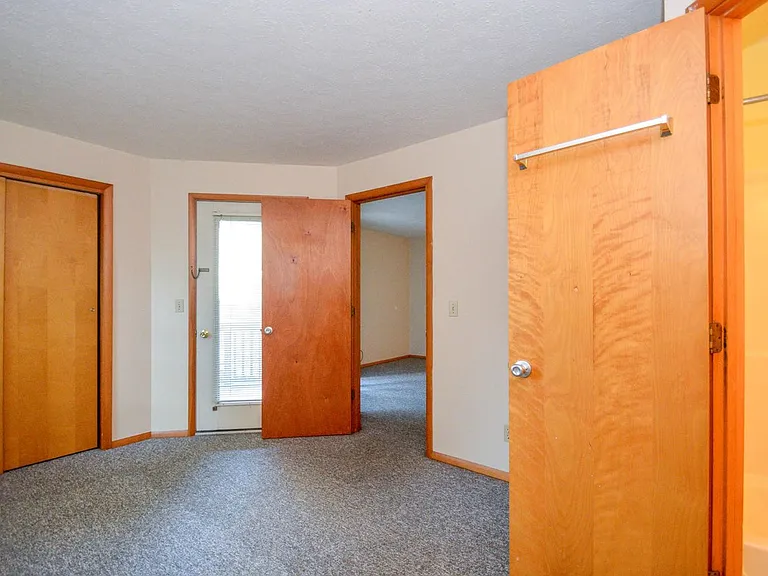 523 E Smith Ave — Photo 6