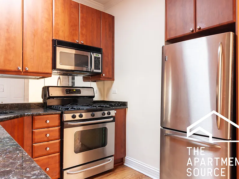 622 W Roscoe St #3B — Photo 2