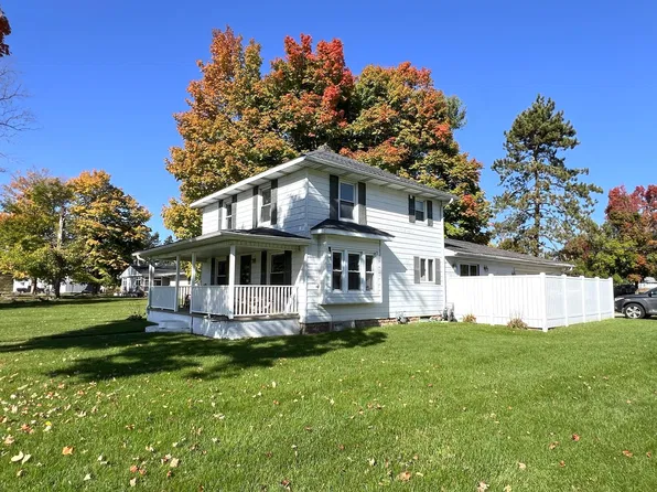 28602 E Fawn River Rd, Sturgis, MI 49091